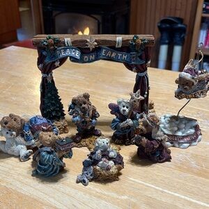 Boyd’s Bears Peace on Earth Bear Figurine Set of 9